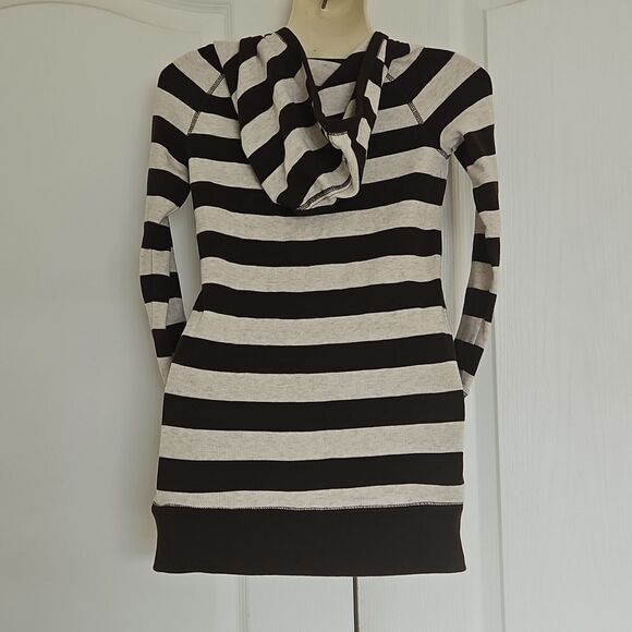 Gap Kids Hoodie Long Sleeves Sweater With Kangaroo Pockets Size 8 Brown/ Cream - Picture 3 of 16